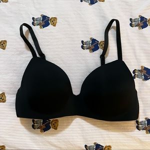 Victoria’s Secret Wireless Bra in Black - 34D